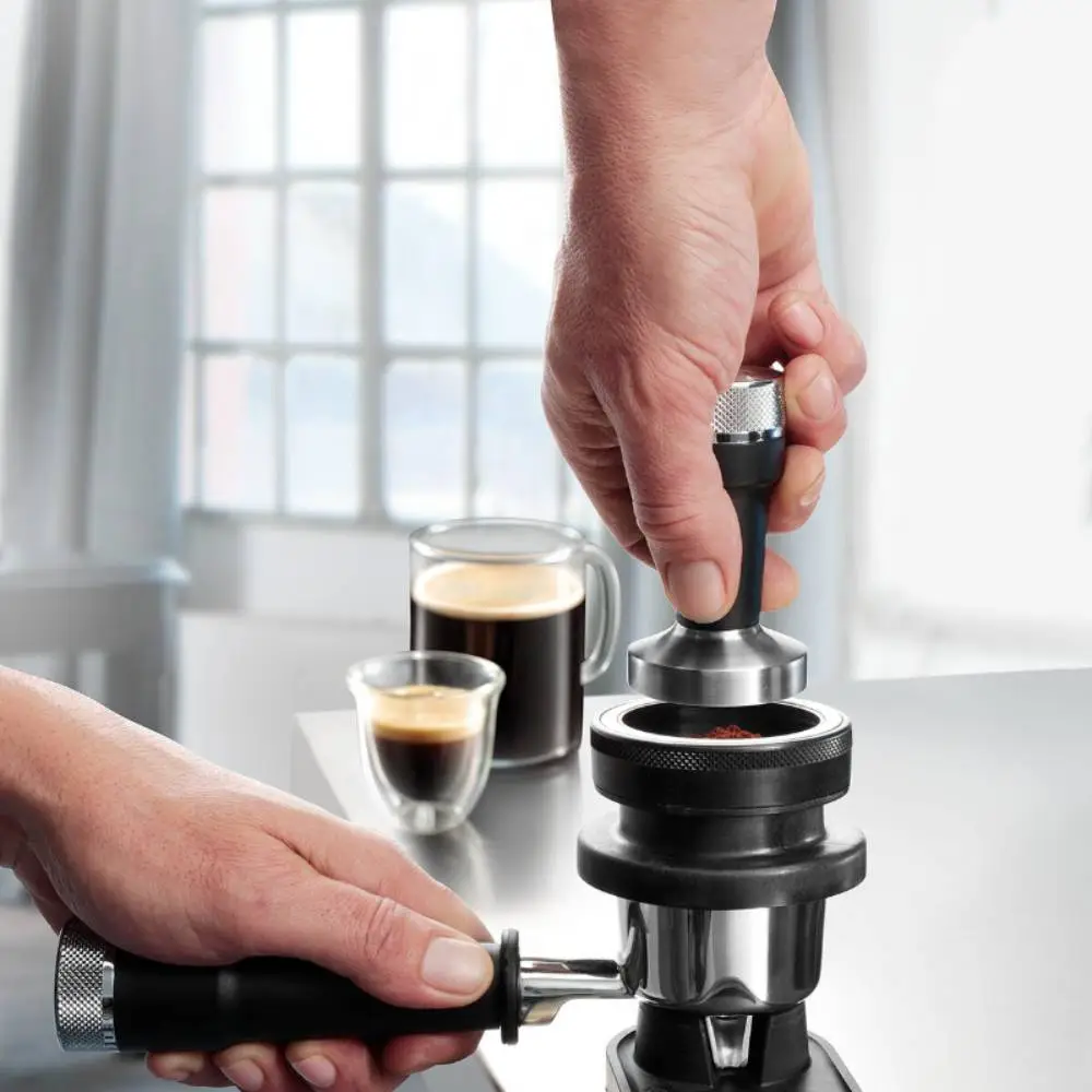 Tampiranje kafe za espresso Delonghi aparat