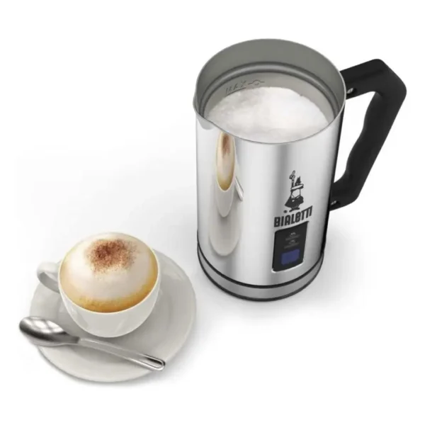 Električna mutilica za mleko Bialetti i šoljica cappuccina